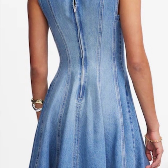 Madewell NWT Circle Mini Dress: Airy Denim
Edition size large - Picture 4 of 7